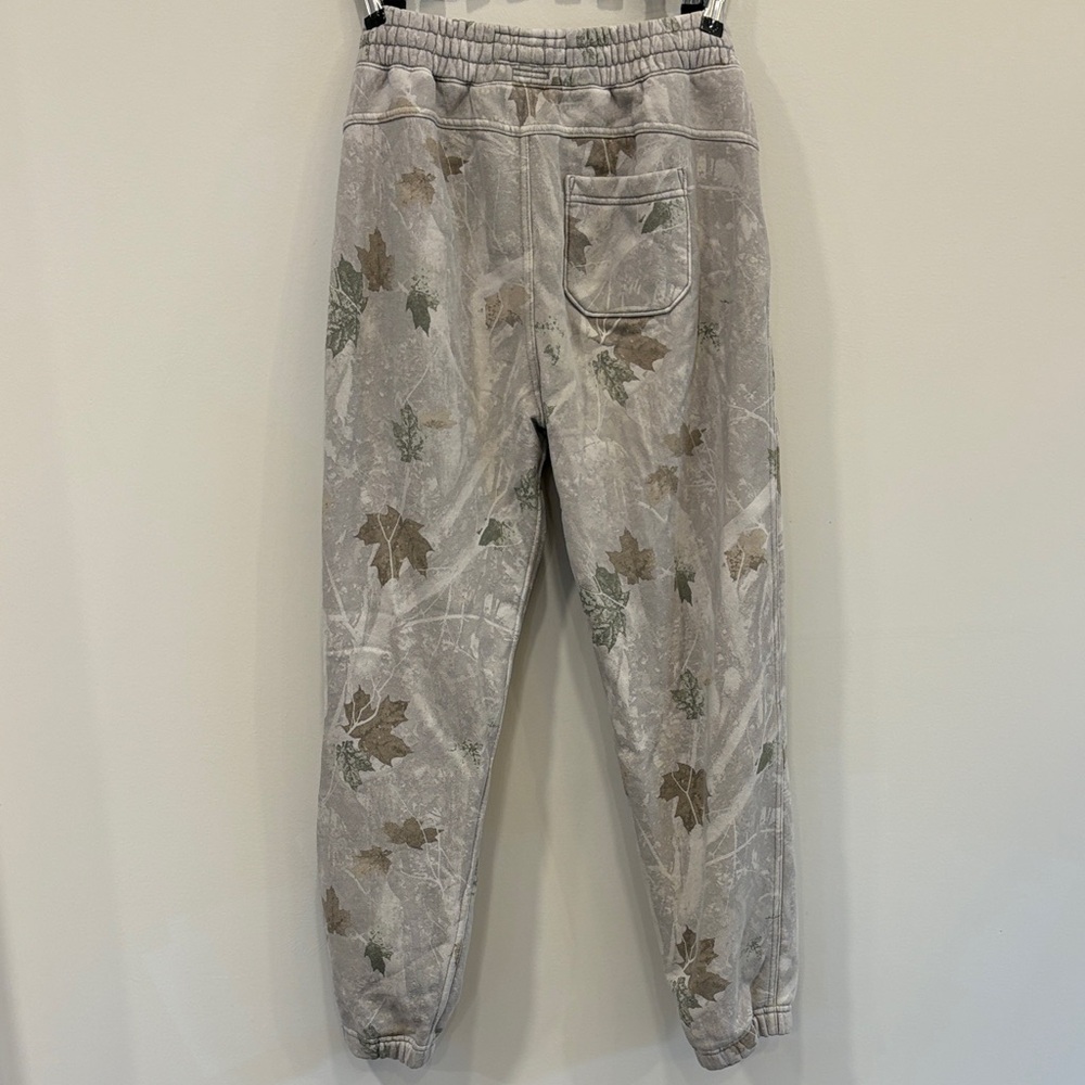 Abercrombie & Fitch Soft A&F Essentials  Camo Fleece Joggers - relaxed fit - Picture 4 of 4
